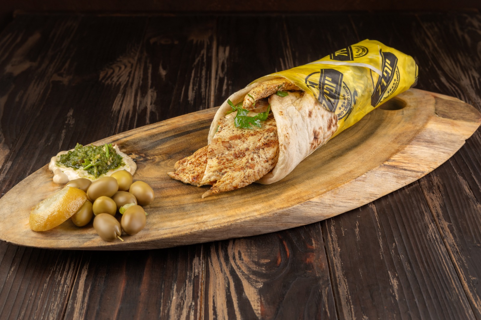 שווארמה בלאפה עטופה בנייר — יוני71